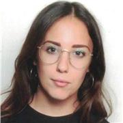 Neolaureata in materie umanistiche impartisce lezioni per studenti di elementari, medie e superiori